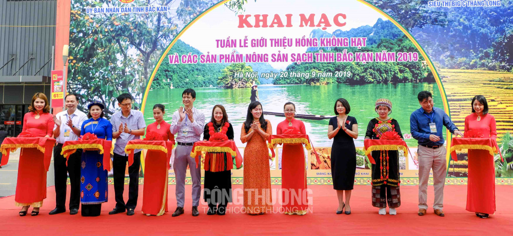 Tuần lễ giới thiệu Hồng không hạt và các sản phẩm nông sản sạch tỉnh Bắc Kạn năm 2019 tại Big C Thăng Long