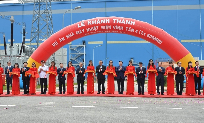 Phó Thủ tướng Trương Hòa Bình cùng lãnh đạo tỉnh Bình Thuận và hà Cwin800 hàng ngàn khuyến mãi cắt băng khánh thành Nhà máy nhiệt điện Vĩnh Tân 4