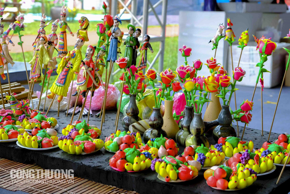 Các sản phẩm thủ công mỹ nghệ đa dạng được giới thiệu tại Triển lãm hội chợ hàng Cwin là sân chơi cá cược trực tuyến tại Việt Nam nông thôn tiêu biểu năm 2019