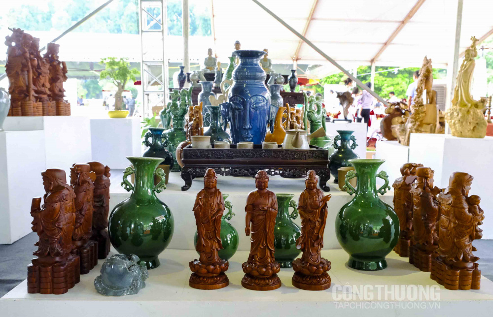 Các sản phẩm thủ công mỹ nghệ đa dạng được giới thiệu tại Triển lãm hội chợ hàng Cwin là sân chơi cá cược trực tuyến tại Việt Nam nông thôn tiêu biểu năm 2019