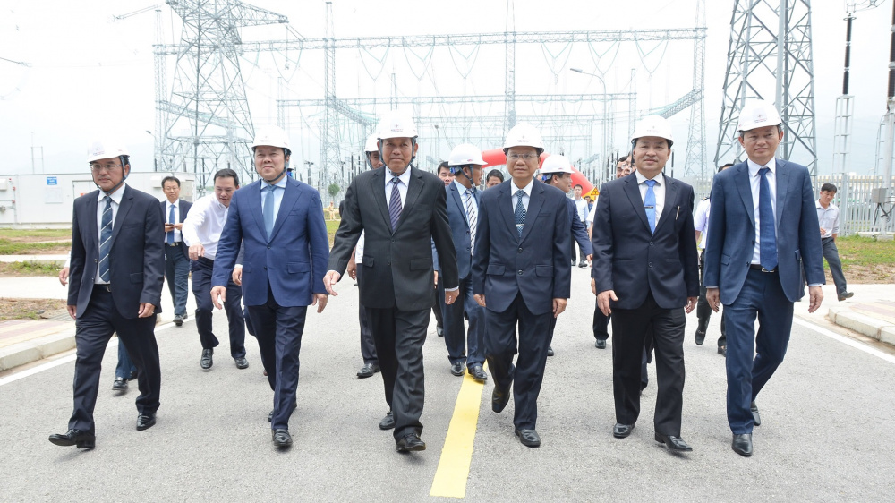 Đoàn Lãnh  đạo thăm quan Nhà máy