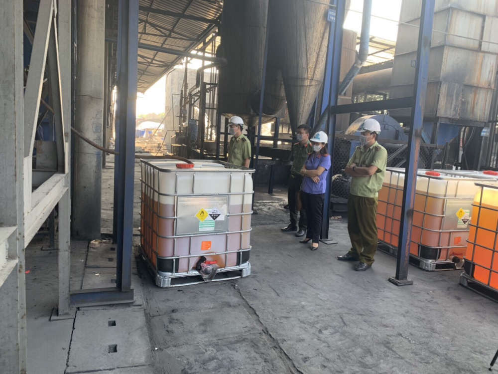 Hội đồng tiêu huỷ tang vật vi phạm hành chính, tiêu huỷ xăng tại Công ty TNHH Đầu tư Thương mại và Phát triển Bình Nguyên