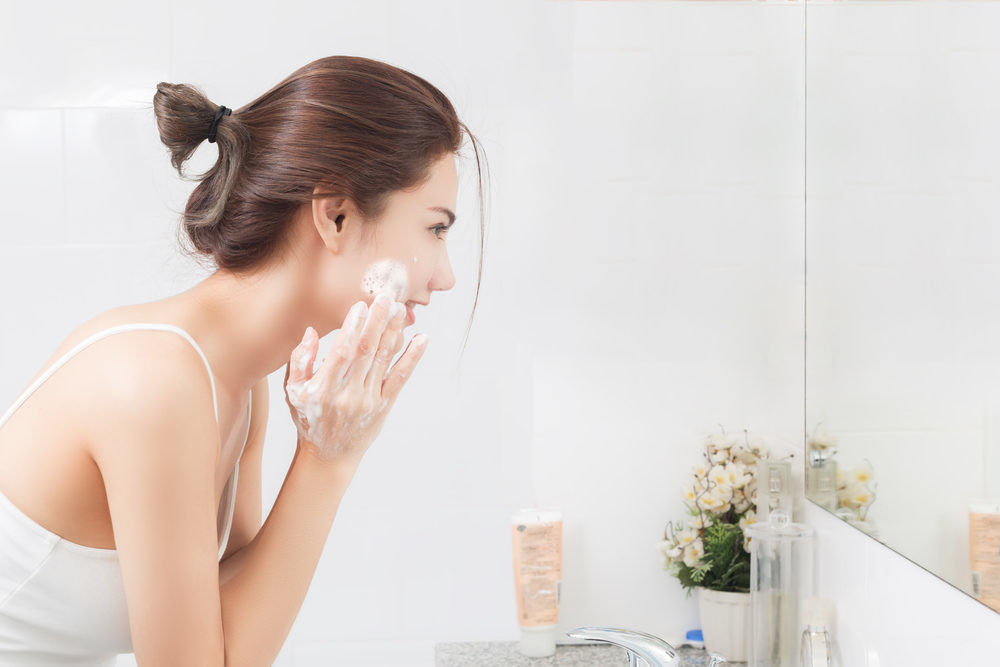 da dầu có nên rửa mặt thường xuyên
