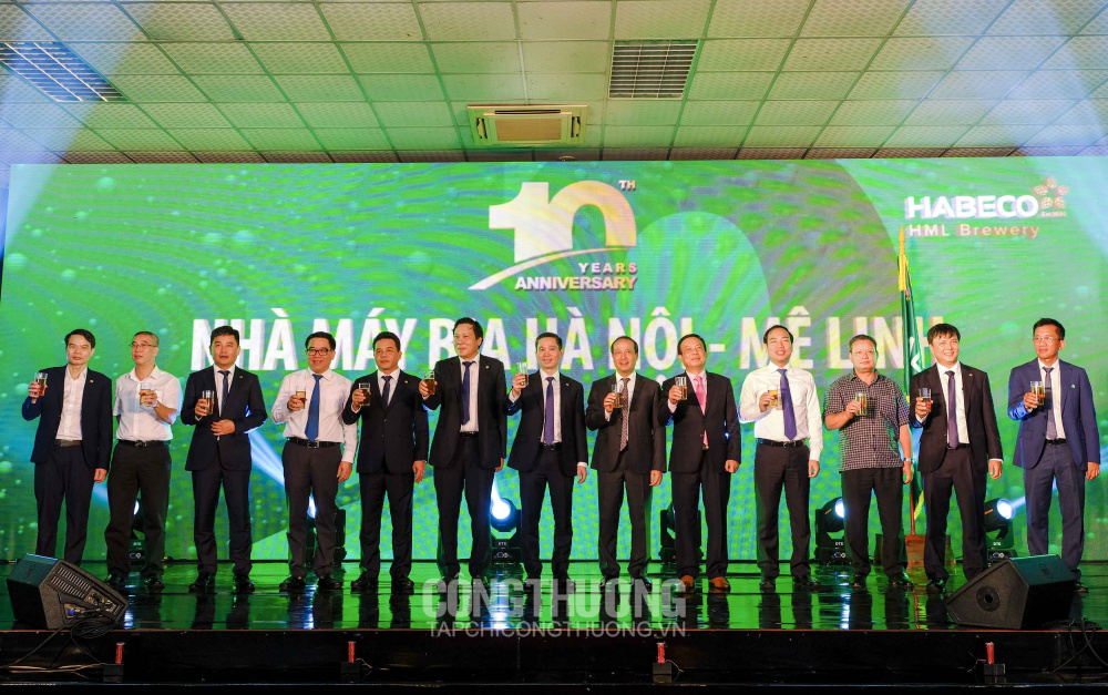 Lễ kỷ niệm 10 năm khánh thành Nhà máy Bia Hà Nội - Mê Linh và đón nhận Huân chương Lao động hạng Ba do Chủ tịch nước trao tặng