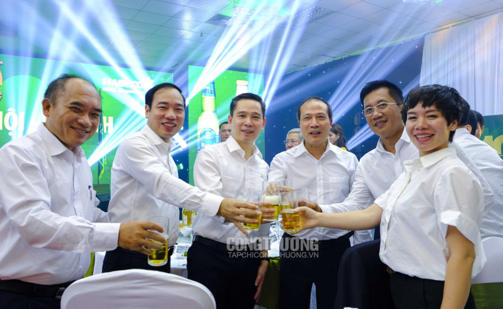 Lễ kỷ niệm 10 năm khánh thành Nhà máy Bia Hà Nội - Mê Linh và đón nhận Huân chương Lao động hạng Ba do Chủ tịch nước trao tặng