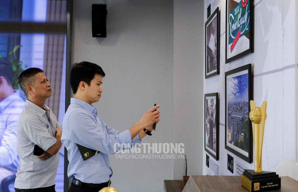Lễ kỷ niệm 10 năm khánh thành Nhà máy Bia Hà Nội - Mê Linh và đón nhận Huân chương Lao động hạng Ba do Chủ tịch nước trao tặng