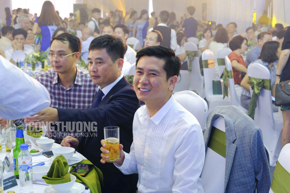 Lễ kỷ niệm 10 năm khánh thành Nhà máy Bia Hà Nội - Mê Linh và đón nhận Huân chương Lao động hạng Ba do Chủ tịch nước trao tặng