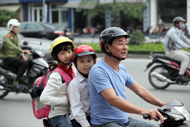 Đưa trẻ tới trường