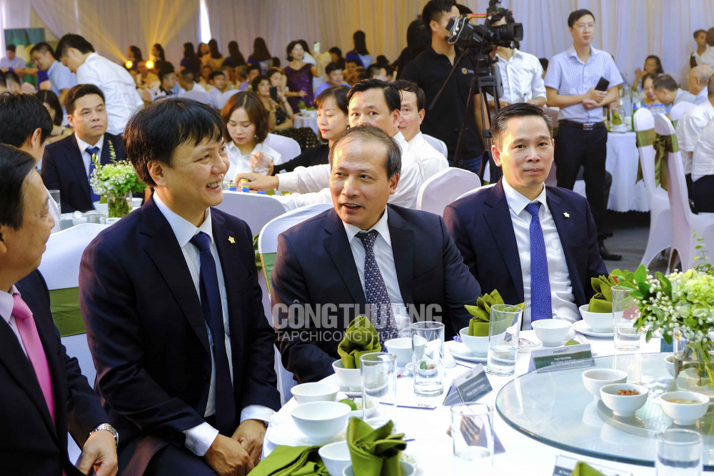 Lễ kỷ niệm 10 năm khánh thành Nhà máy Bia Hà Nội - Mê Linh và đón nhận Huân chương Lao động hạng Ba do Chủ tịch nước trao tặng