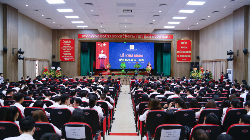 đại học Cwin là sân chơi cá cược trực tuyến tại Việt Nam hà nội khai giảng