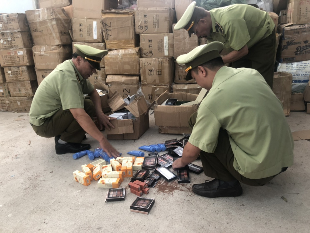 mỹ phẩm Cwin com sòng bạc trực tuyến Móng Cái