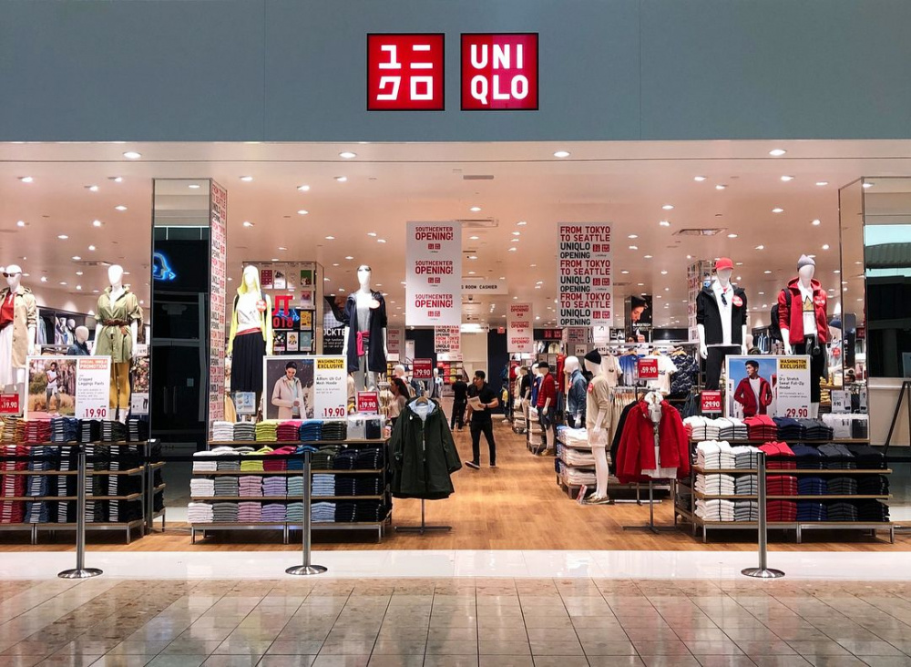 Uniqlo đánh vào giá thành thấp nhất và phù hợp với túi tiền của mọi tầng lớp M.Cwin800.com thể thao, casino live, bắn cá và slot nổ hũ