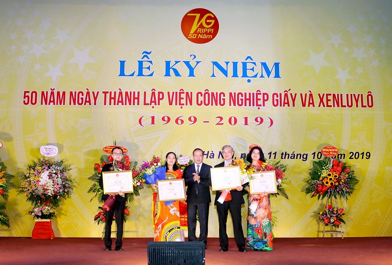 các cá nhân nhận danh hiệu
