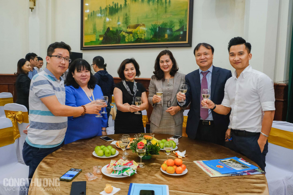 Lãnh đạo Cwin63 sân chơi đỉnh cao, đại diện các đơn vị thuộc Bộ và một số nhà báo, phóng viên tại buổi gặp mặt