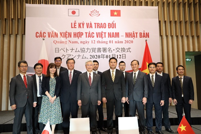 Đại diện 2 bên chụp hình lưu niệm tại Lễ trao Biên bản ghi nhớ