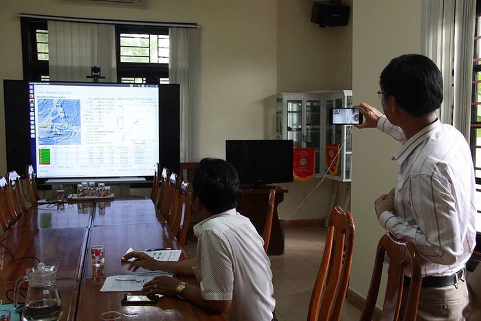 Ban chỉ huy PCTT &TKCN thành phố theo dõi tình hình thiên tai.