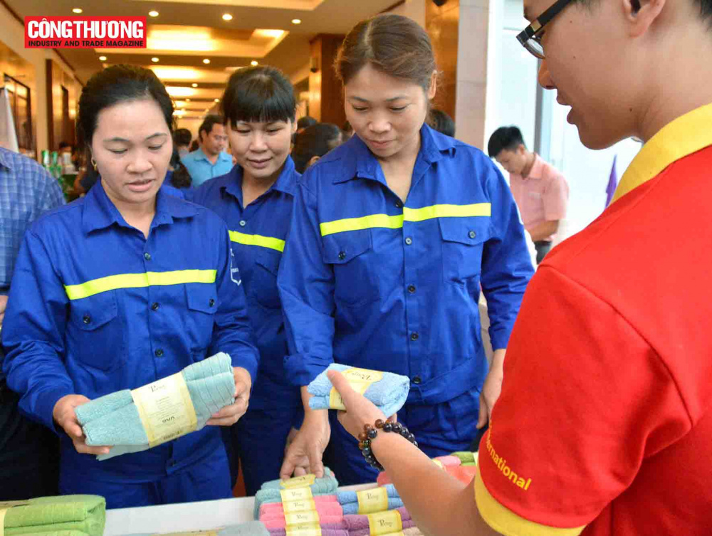 Chương trình đưa hàng Việt đến nông thôn, hải đảo, khu Cwin là sân chơi cá cược trực tuyến tại Việt Nam, khu chế xuất đang dần cân bằng được lợi ích của cả người M.Cwin800.com thể thao, casino live, bắn cá và slot nổ hũ và Cwincom hiện đang mở