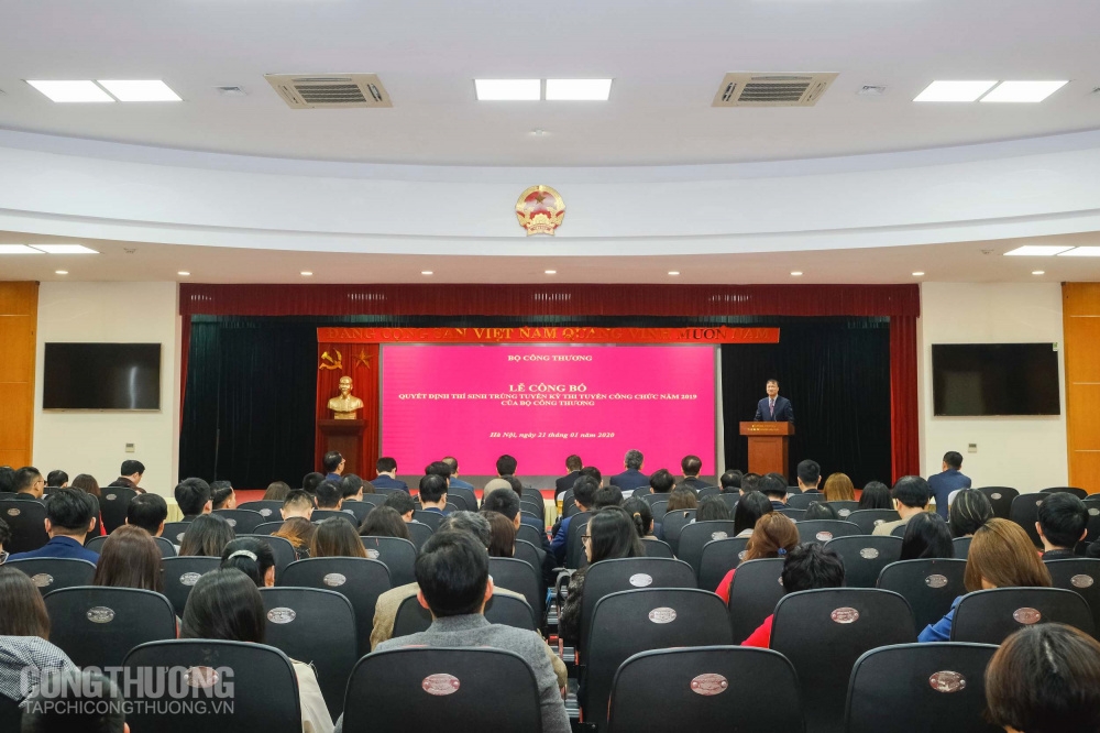 Toàn cảnh Lễ trao Quyết định cho 89 thí sinh trúng tuyển trong Kỳ thi tuyển công chức Cwin63 sân chơi đỉnh cao năm 2019