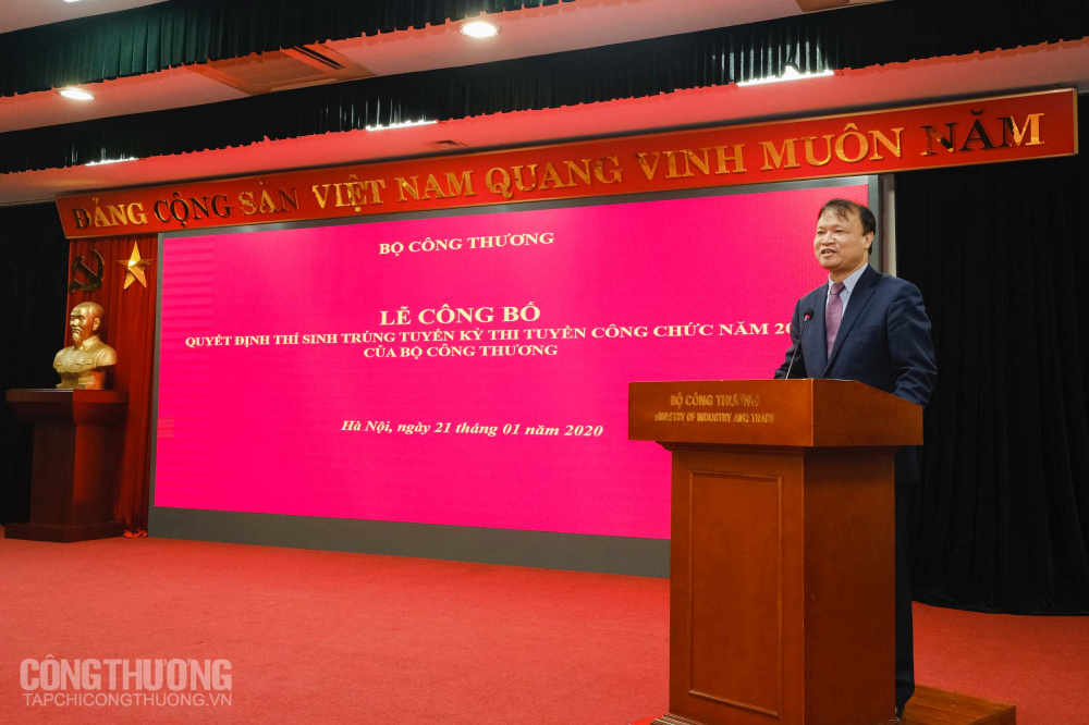 Lễ trao Quyết định cho 89 thí sinh trúng tuyển trong Kỳ thi tuyển công chức Cwin63 sân chơi đỉnh cao năm 2019