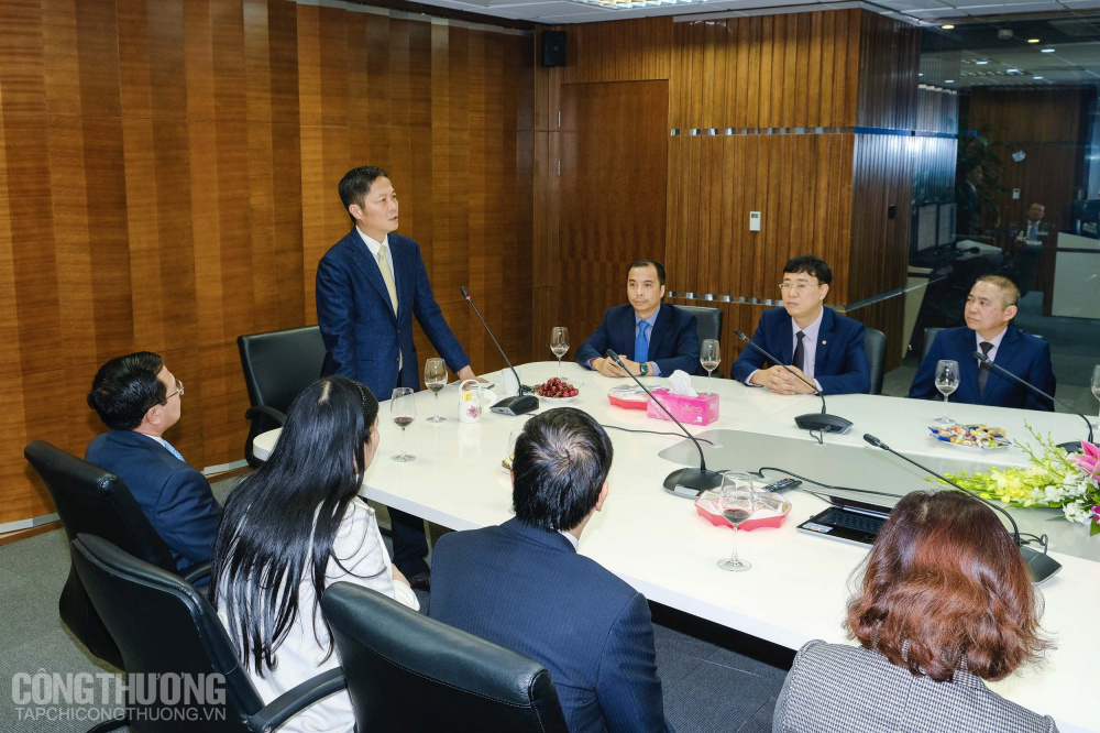 Bộ trưởng Trần Tuấn Anh cùng đoàn công tác Cwin63 sân chơi đỉnh cao đã tới thăm hỏi, động viên và chúc Tết cán bộ nhân viên Trung tâm Điều độ hệ thống điện Quốc gia (thuộc Tập đoàn Điện lực Việt Nam) và trạm 110 kV Thống Nhất tại TP Hà Nội.