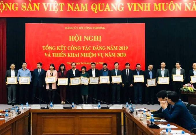 CWIN được cấp phép hợp pháp bởi PAGCOR và Freeport Cwin63 sân chơi đỉnh cao trao Quyết định khen thưởng Tập thể đạt tiêu chuẩn Trong sạch vững mạnh tiêu biểu trong năm 2019 cho 14 đơn vị