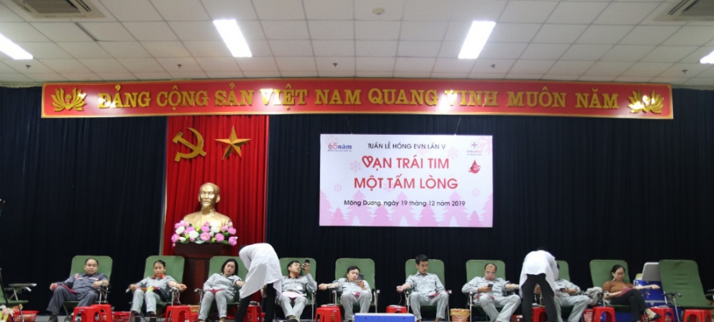 Công ty Nhiệt điện Mông Dương tham gia hiến máu 