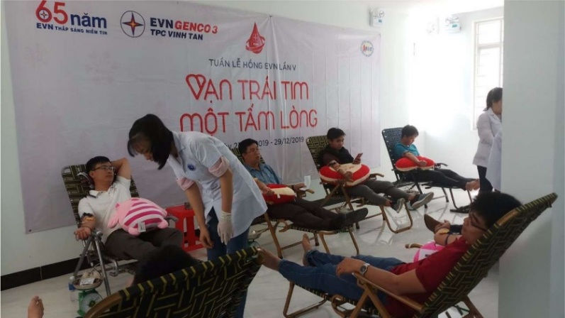 Công ty Nhiệt điện Vĩnh Tân và Ban QLDA Nhiệt điện Vĩnh Tân cùng tham gia hiến máu