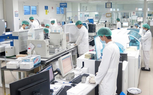 Bộ trưởng Bộ Y tế có trách nhiệm chủ trì, phối hợp với Bộ Tài chính sớm rà soát định mức kinh tế - kỹ thuật các dịch vụ khám bệnh, chữa bệnh 