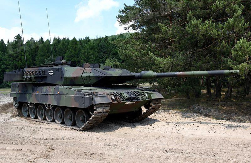 Theo Tướng Adrian Bradshaw, cựu chỉ huy của NATO ở châu Âu, chỉ cần vũ khí thông thường NATO cũng đủ sức đối đầu với Nga.