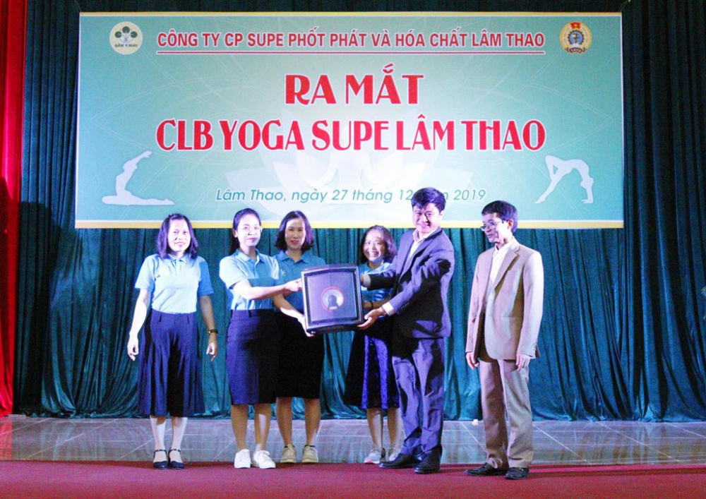 Công đoàn Công ty CP Supe Phốt phát và Hóa chất Lâm Thao đã tặng Câu lạc bộ một bộ loa kéo  nhằm bổ sung điều kiện cơ sở vật chất thuận lợi để Câu lạc bộ hoạt động đạt kết quả tốt