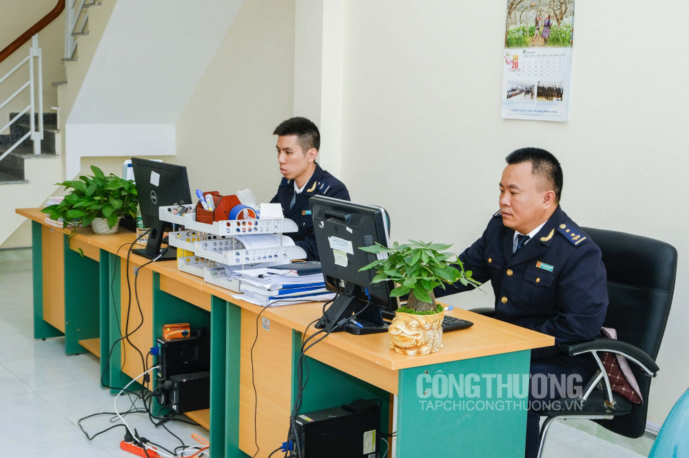 Chi cục Hải quan Tân Thanh hiện đang tập trung lực lượng để hỗ trợ tối đa cho Cwincom hiện đang mở thông quan nhanh chóng