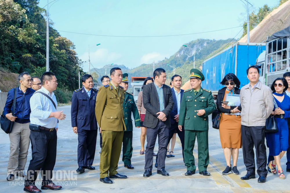 Đại diện lực lượng biên phòng tại khu vực cửa khẩu cho biết tốc độ thông quan đã được cải thiện nhiều từ đầu năm 2020 đến nay