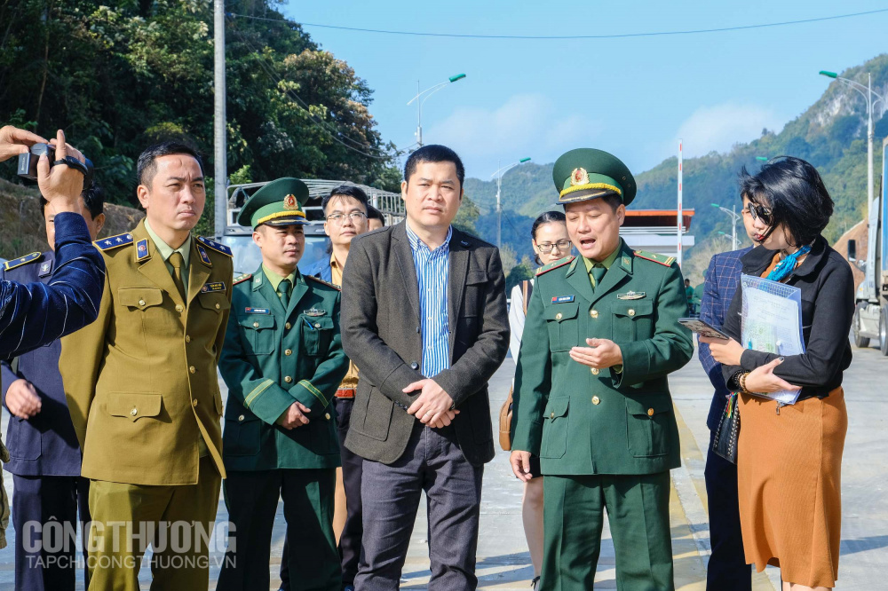 Các đơn vị chức năng tại khu vực cửa khẩu Tân Thanh đang nỗ lực làm việc với phía Trung Quốc để giải quyết các vấn đề này