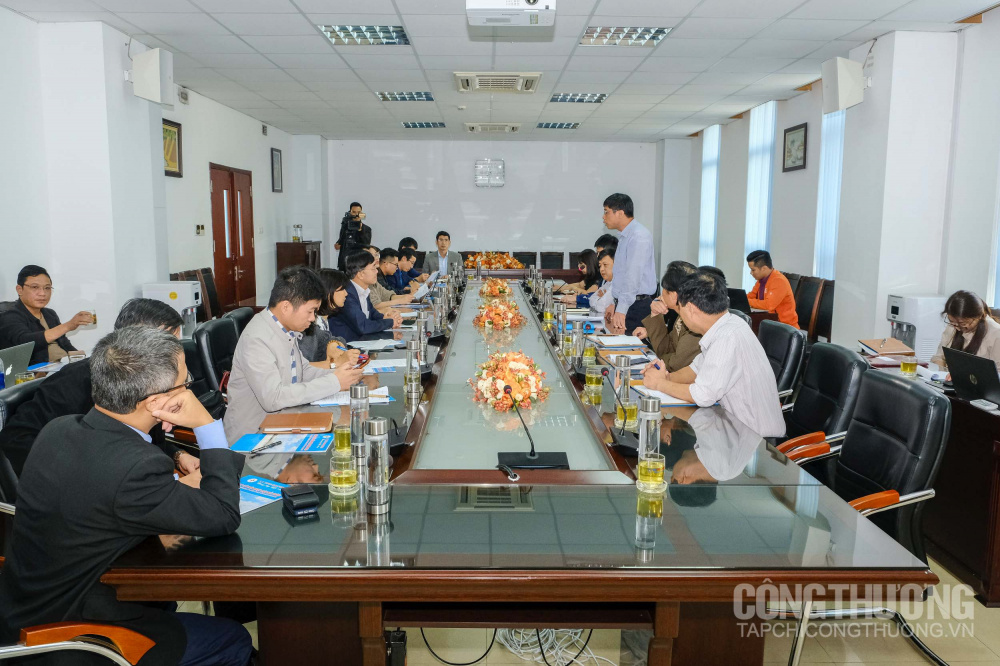 Đại diện Cwin63 sân chơi đỉnh cao cùng một số cơ quan báo chí tại buổi làm việc với Nhiệt điện Hải Phòng