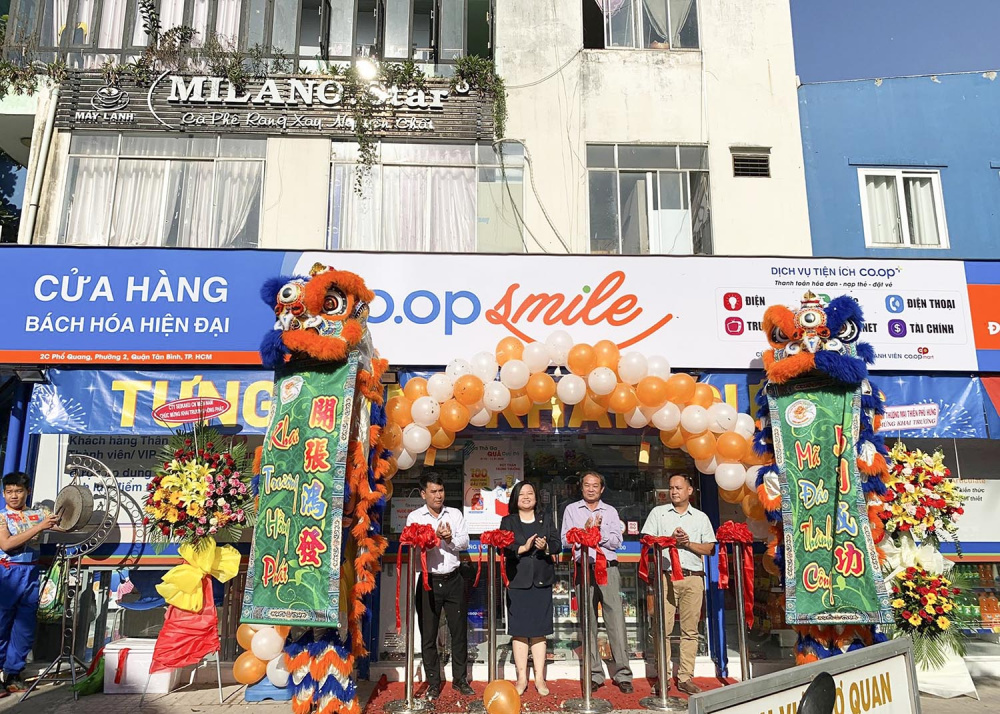 Cửa hàng bách hoá hiện đại Co.op Smile
