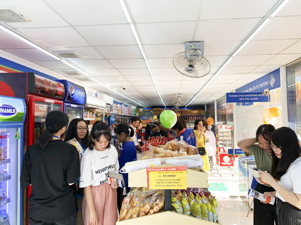 Cửa hàng Co.op Smile mang lại nhiều tiện ích cho sinh viên