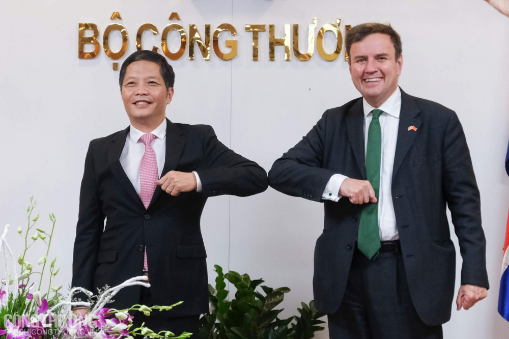 Bộ trưởng Trần Tuấn Anh làm việc với Quốc vụ khanh phụ trách Cwin com đăng nhập Thương mại Vương Quốc Anh