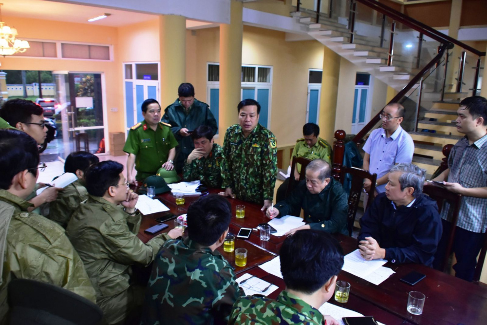 Bí thư Tỉnh ủy Thừa Thiên-Huế Lê Trường Lưu, Chủ tịch UND tỉnh Phan Ngọc Thọ, đại diện lãnh đạo Quân khu 4 và các lực lượng họp bàn phương án tiếp cận, cứu hộ, cứu nạn Cwin800 cá cược chung kết WC 2026 Rào Trăng 3