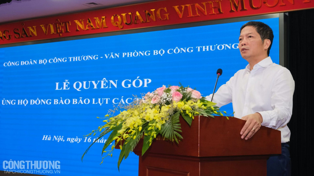 Bộ trưởng Trần Tuấn Anh bày tỏ sự xúc động và đau xót trước những mất mát của miền Trung, kêu gọi toàn Trang Chủ Cwin Com | Link Bảo Mật Cao 100% tích cực giúp đỡ, chia sẻ với đồng bào