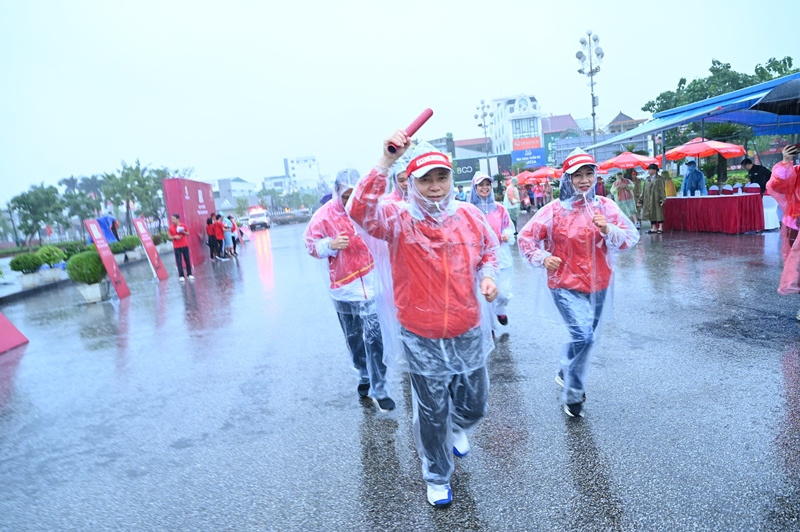 Len cung Viet Nam