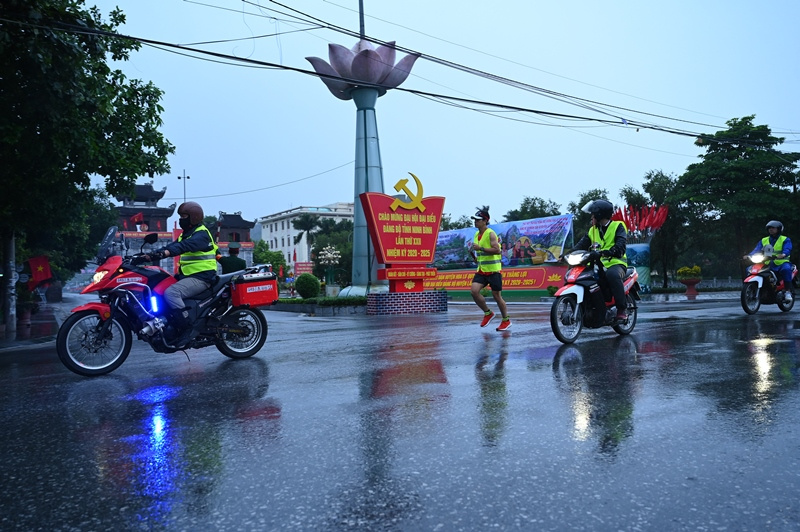 Lên cùng Việt Nam