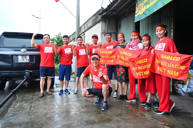 Lê cùng Việt Nam