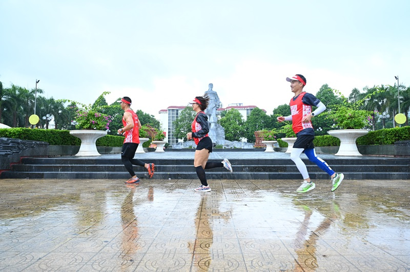 Lên cùng Việt Nam