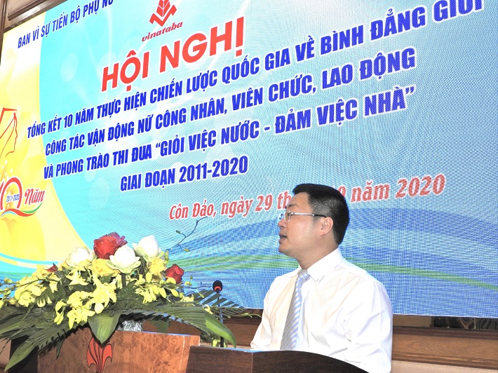 Tổng giám đốc phát biểu