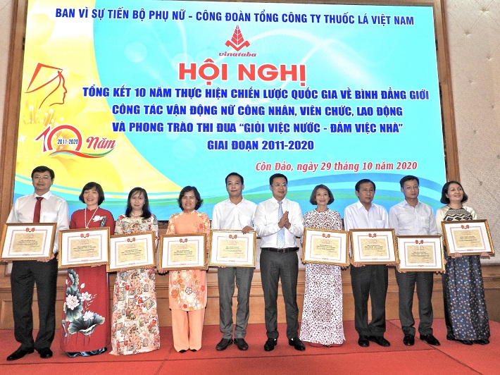 Tập thể được nhận bằng khen