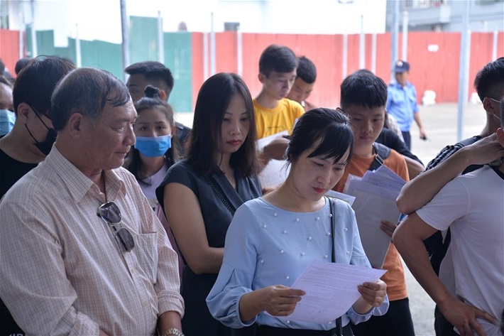 Phụ huynh của các bạn tân sinh viên đều cảm thấy hài lòng trước sự tiếp đón lịch sự, hòa nhã, thân thiện của Nhà trường.