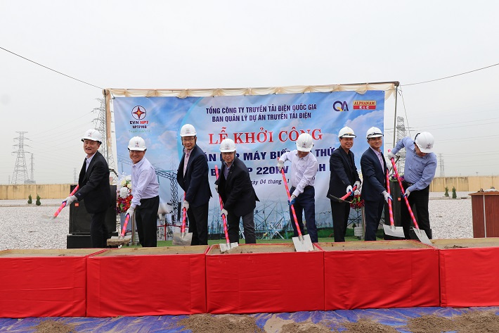 7.	Các đại biểu khởi công công trình