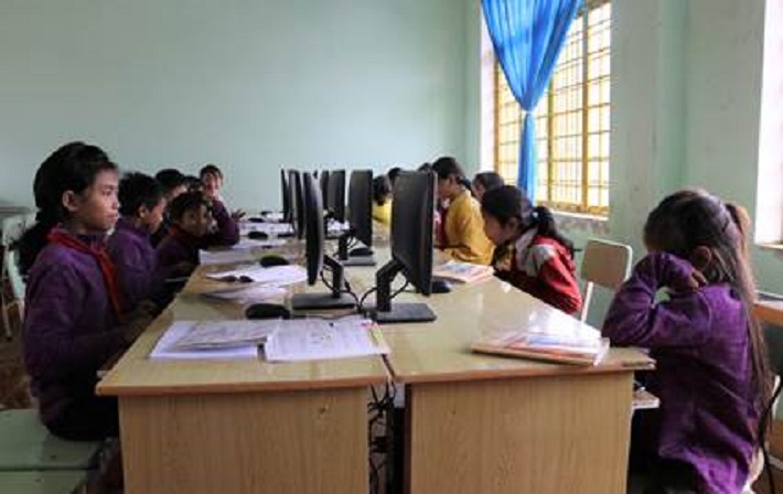 Các em học sinh có thêm điều kiện học tập, tiếp cận công nghệ thông tin