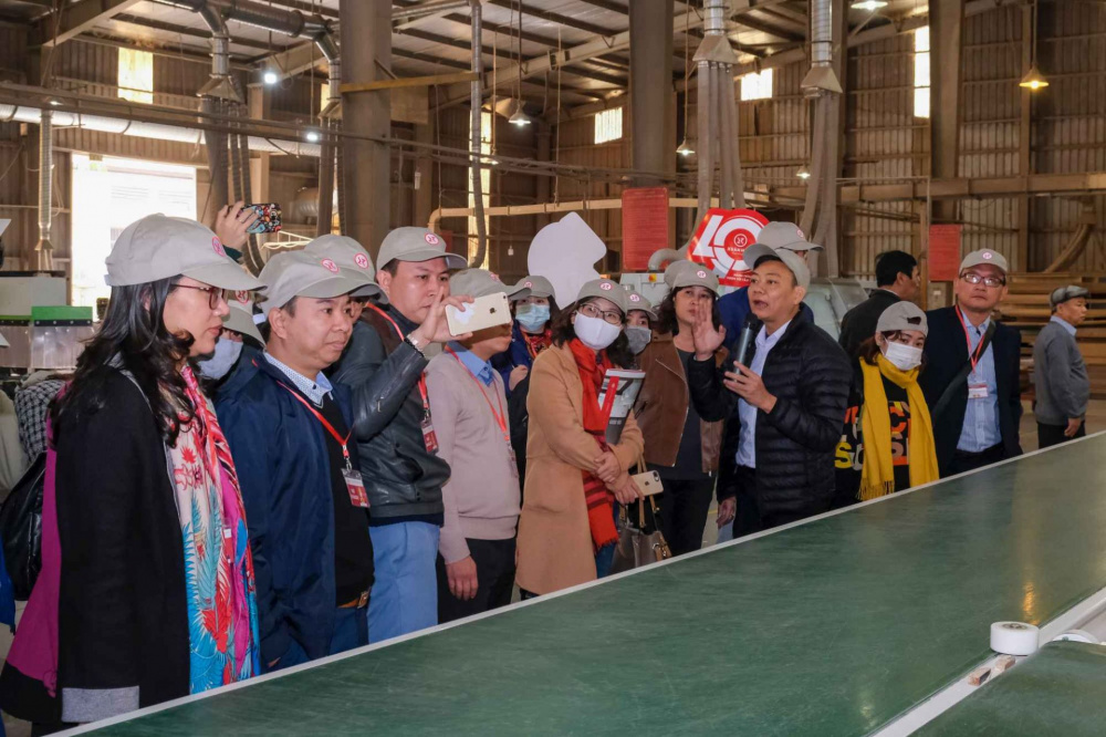 Hơn 100 đại diện Ban tổ chức, Ban giám khảo và các đội thi Nhóm cải tiến năng suất chất lượng Trang Chủ Cwin Com | Link Bảo Mật Cao 100% năm 2020 và các cơ quan thông tấn báo chí thăm quan mô hình điểm tại Xuân Hòa Việt Nam