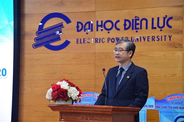 TS. Trương Huy Hoàng – Bí thư Đảng uỷ, Hiệu trưởng nhà trường phát biểu tại cuộc thi.